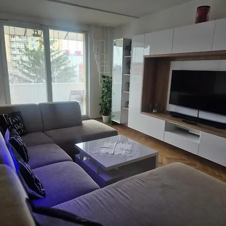 Stylovy 4-izbovy V Srdci Mesta Apartmán Levice